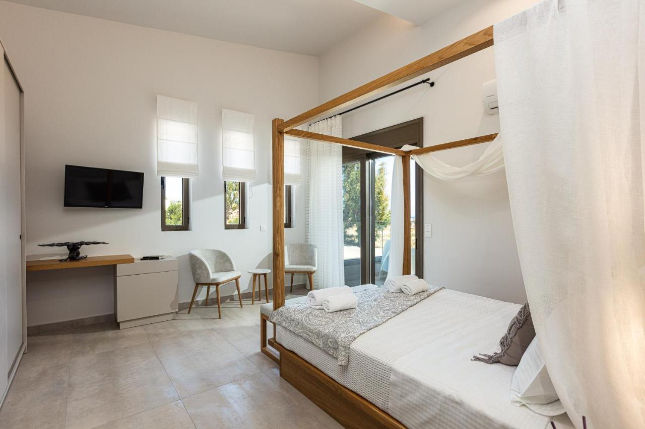 Lagoon Seaside Villa, Sumptuous Retreat,By Thinkvilla Pánormos Exteriér fotografie